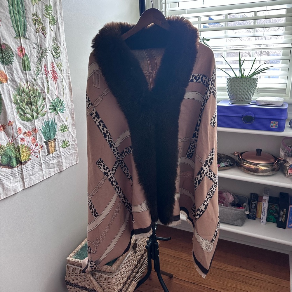 La Fiorentina Elegant Tan Sweater with  Fur Trim